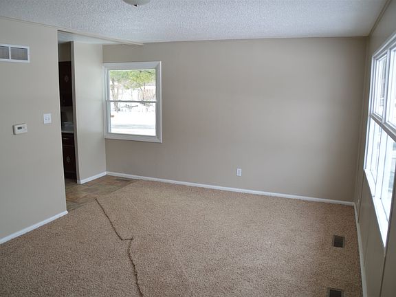 4th image of 3324 E Jefferson Blvd