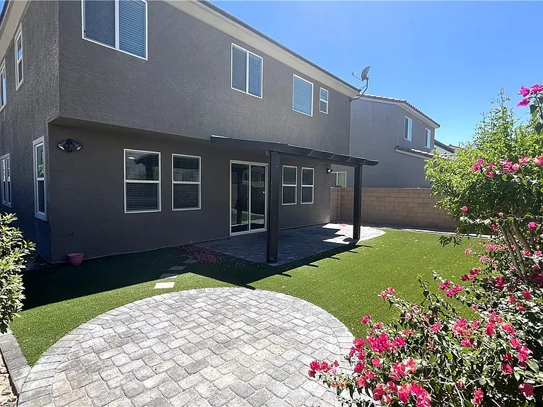 1816 Luxor Lights Ave — Photo 4