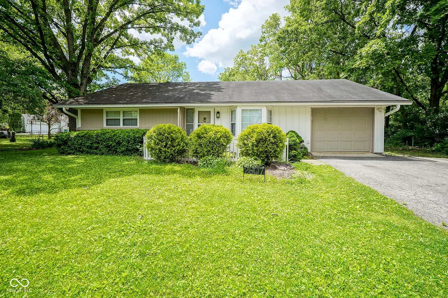 2807 Westleigh Dr photo 1