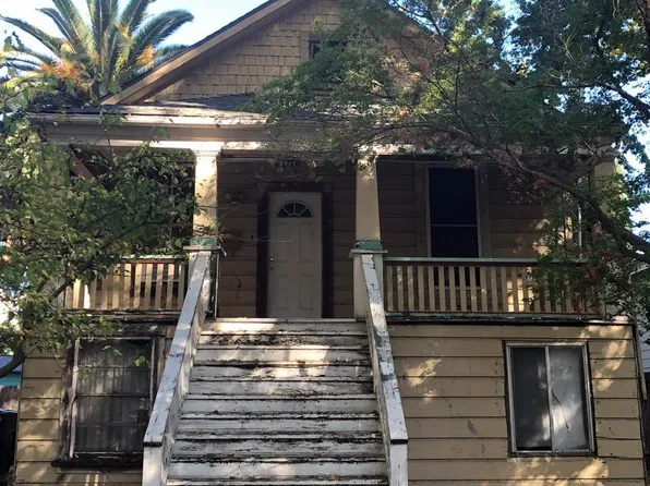 2411 C St, Sacramento, CA 95816