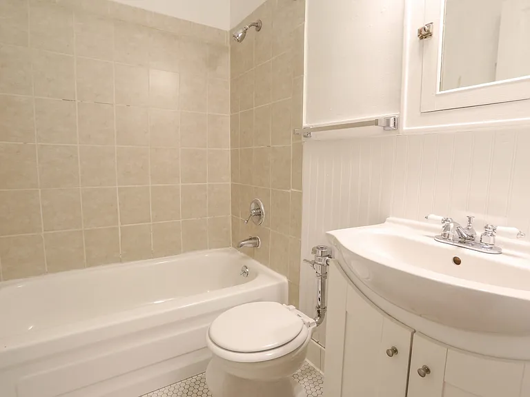 961 N Marion St #4 — Photo 13
