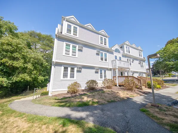 82 Sunset Street APT 71, Waterford, CT 06385