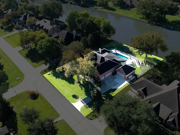 4703 Oxbow Cir W — Photo 49