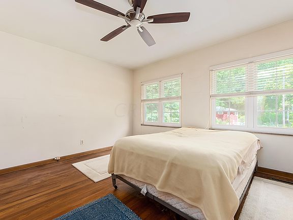 4th image of 453 Canyon Dr N