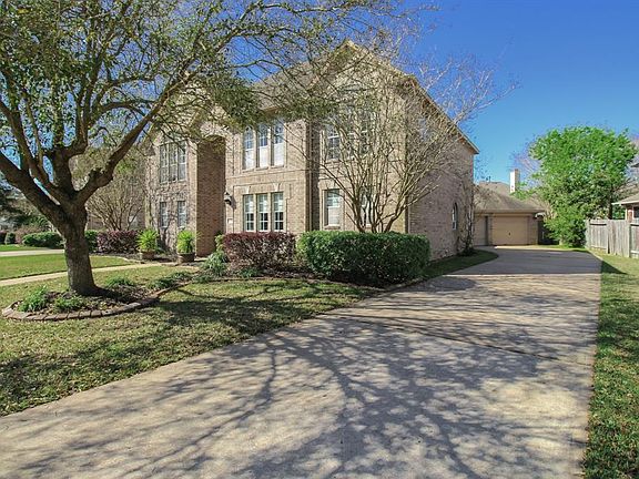 2nd image of 2325 Acadiana Ln