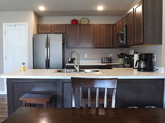 5th image of 715 Plum St NW