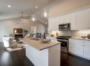 808 Damascus Trl, Cottage Grove, WI 53527