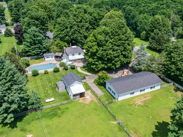 65802 County Road 665, Paw Paw, MI 49079