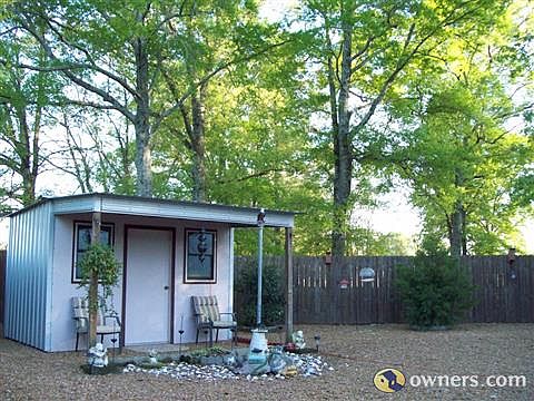 UTILITY BUILDING IN PRIVACY AREA