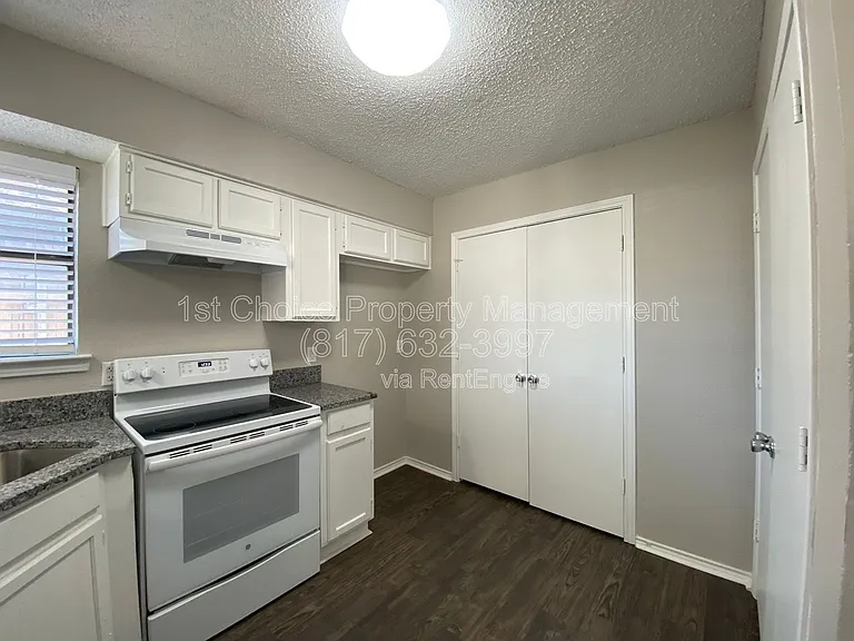 6706 Crestmont Ct — Photo 3