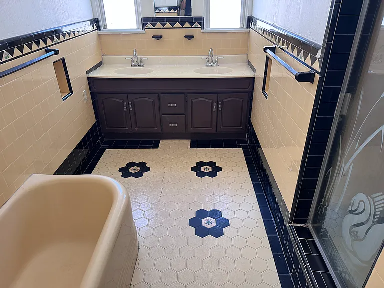 4307 York Blvd — Photo 33