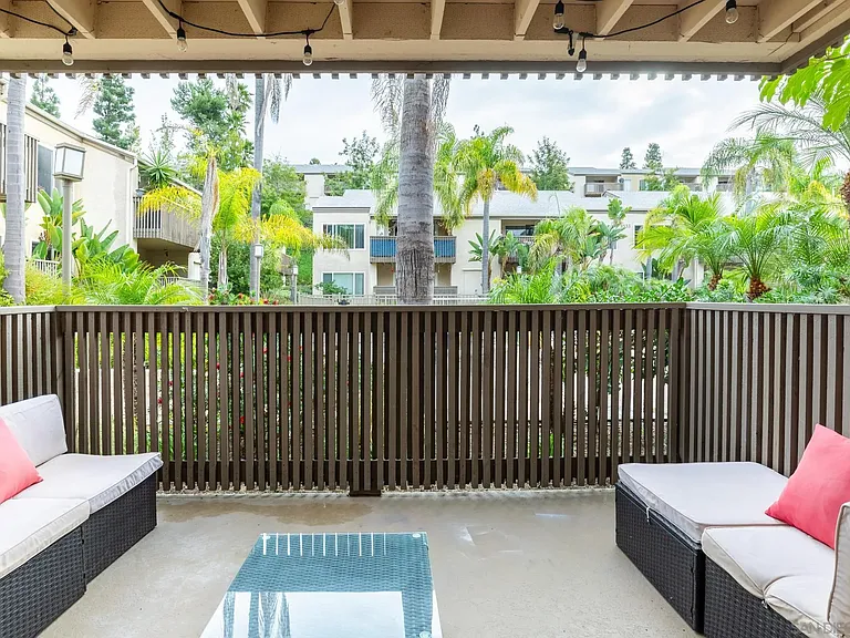 8529 Villa La Jolla Dr #E — Photo 17
