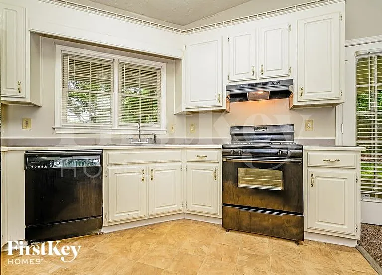 1411 Windy Hill Ct SE — Photo 5