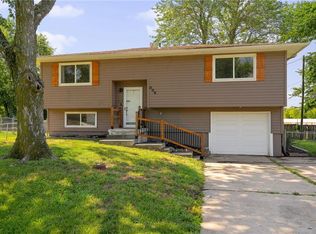 305 W South St, Spring Hill, KS 66083