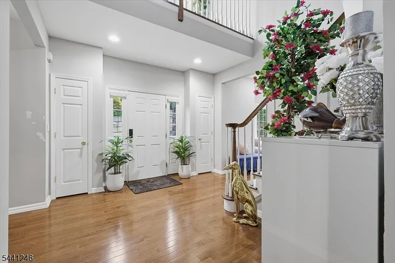 4 bed, 2.5 bath, 3585 sqft, $5,500 — Photo 3