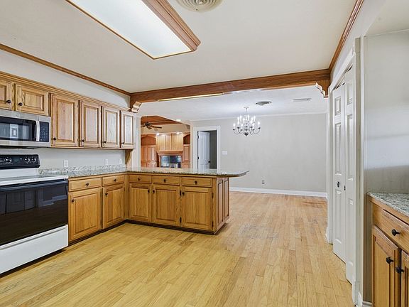 3rd image of 1712 Charles Dr