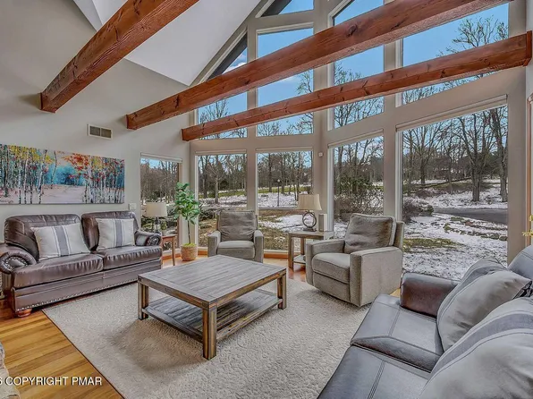 23 Kent Clarke Rd, Lake Harmony, PA 18624