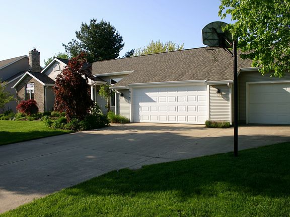2nd image of 9167 Bluff Lake St