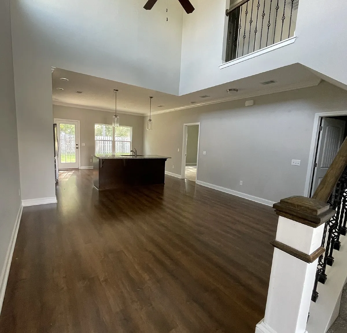 4 bed, 2.5 bath, 2055 sqft, $1,900 — Photo 3