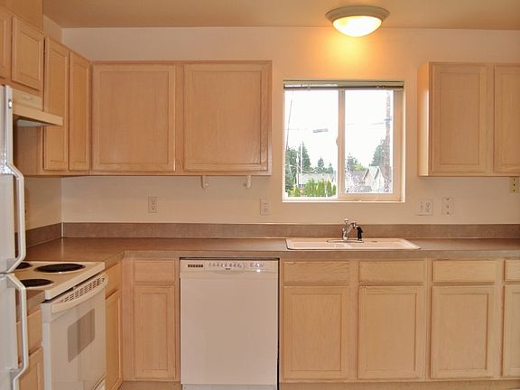 3rd image of 1002 McDonald Ave #A