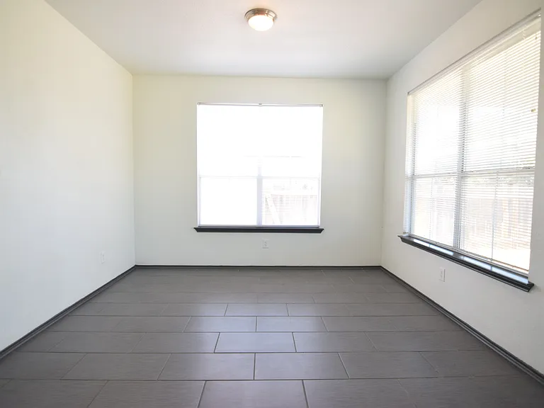 4903 Golden Gate Dr — Photo 27