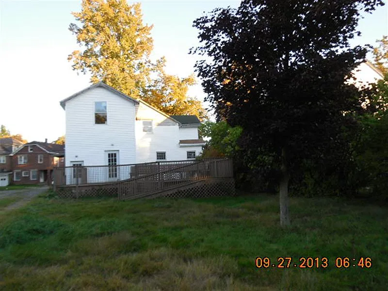 16 N Main St photo 1