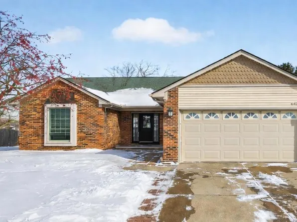 44174 Rivergate Dr, Clinton Township, MI 48038