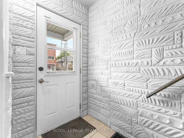 109 Marier Ave, Ottawa, ON K1L 5R9