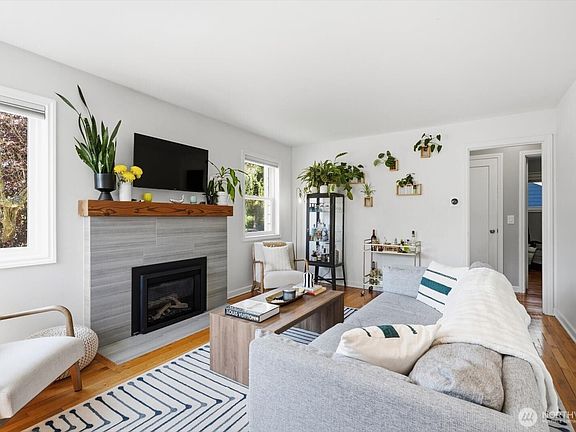 4th image of 10038 13th Avenue NW