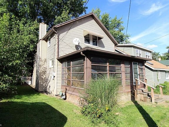 2nd image of 2583 Catherine Ave