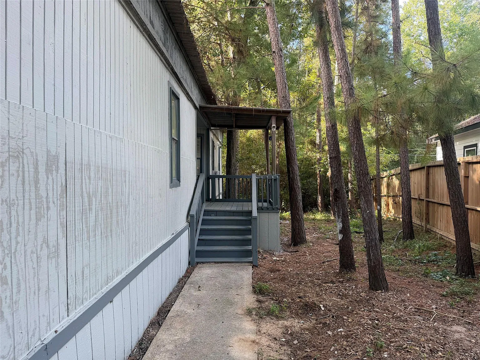 2 bed, 1.0 bath, 700 sqft, $900 — Photo 2