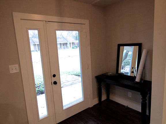 3rd image of 3326 Dartmoor Dr