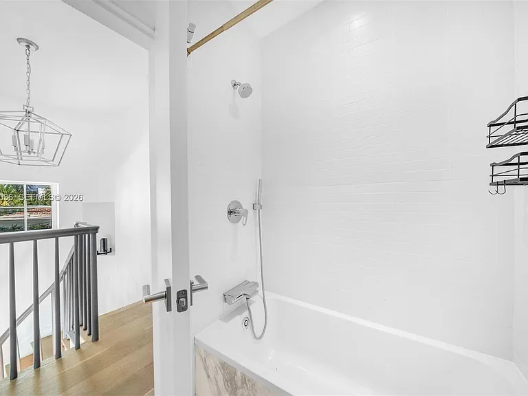 939 W 47th Ct — Photo 35
