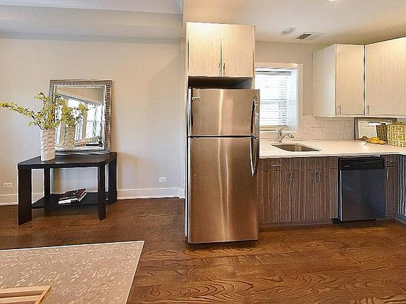 3rd image of 3917 N Janssen Ave #3NW