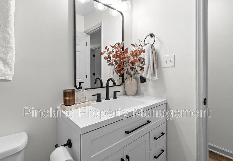 133 Haywood Dr — Photo 24