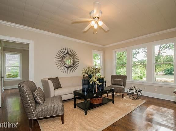 3rd image of 417 W Avenue D