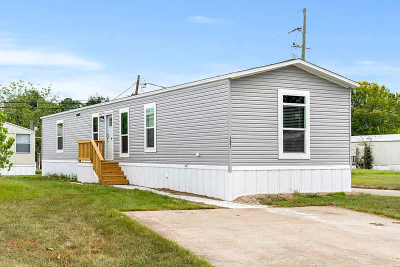 3 bed, 2.0 bath, 1152 sqft, $1,499 — Photo 1