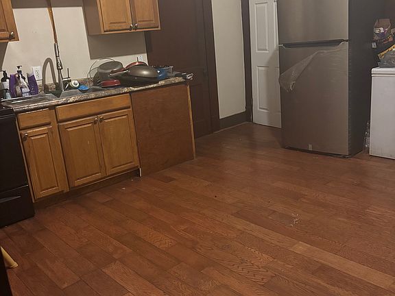 5th image of 921 N Spring Ave