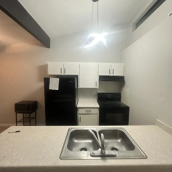 569 Campbell St — Photo 3