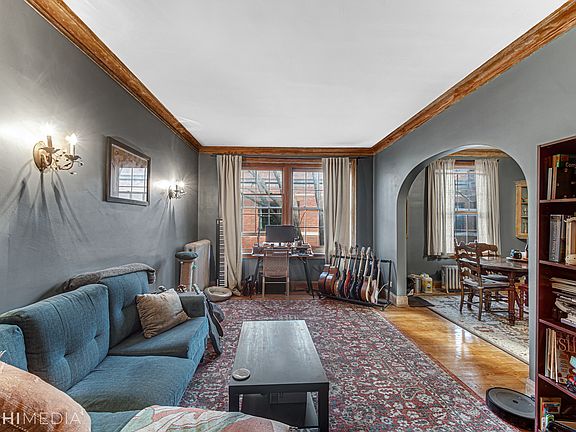 3rd image of 5529 S Blackstone Ave APT 3E