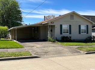525 W College St, Harrisburg, IL 62946