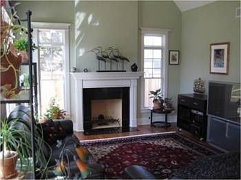 3rd image of 1108 Greenbriar Ln