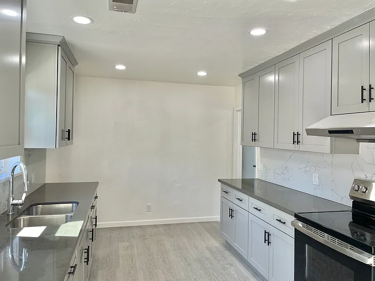 21421 Rizzo Ave — Photo 13