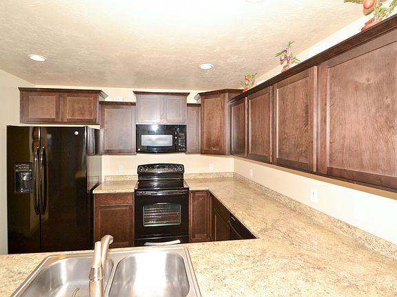 4th image of 2553 N Cypress Way