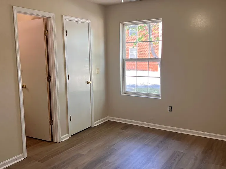 600 W Broad St — Photo 6
