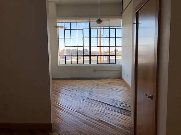 3rd image of 900 Terminal Pl APT 219