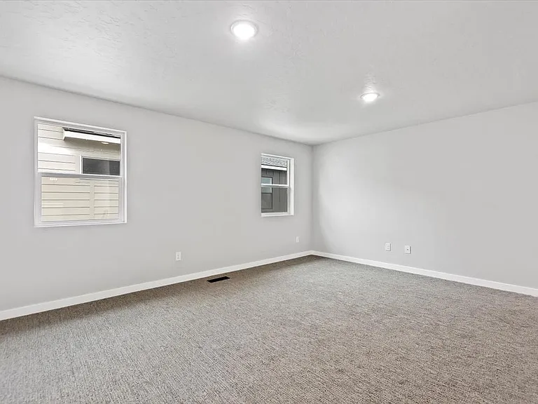 2741 E Jasmine St — Photo 18