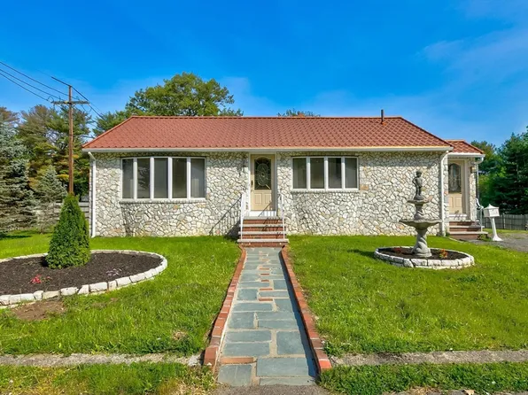 2 Herrick Rd, Peabody, MA 01960