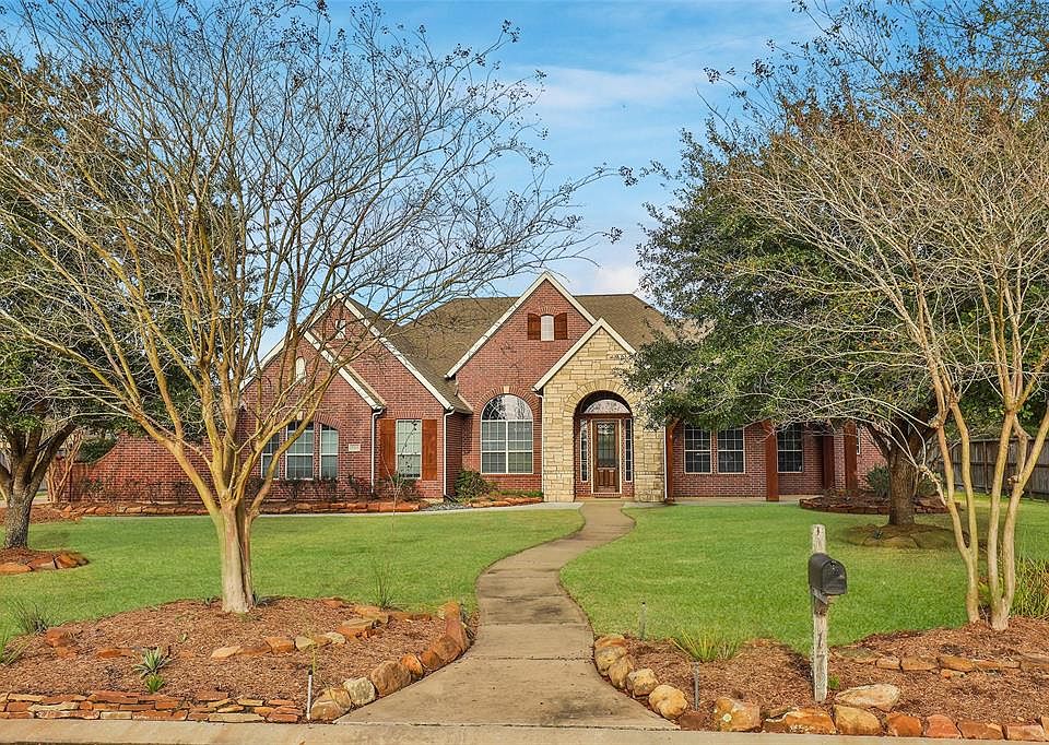 If you are looking for a large 1-story home on a 30,000+ SF lot, look no further! Welcome home!