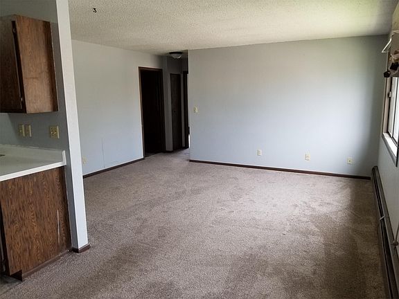 3rd image of 505 Village Dr APT 18
